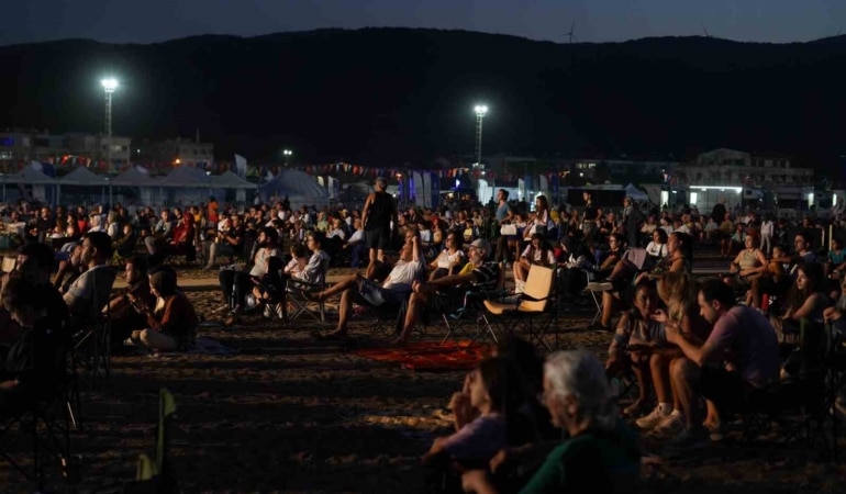 Yeniköy Sahili’nden gökyüzüne çevre mesajı: 25 bini aşkın kişi Perseid Meteor Yağmuru’nu izledi