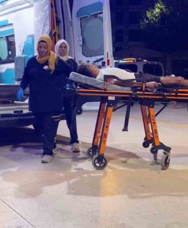 YARALI, AMBULANSLA İNEGÖL DEVLET HASTANESİ’NE KALDIRILARAK TEDAVİ ALTINA ALINDI.