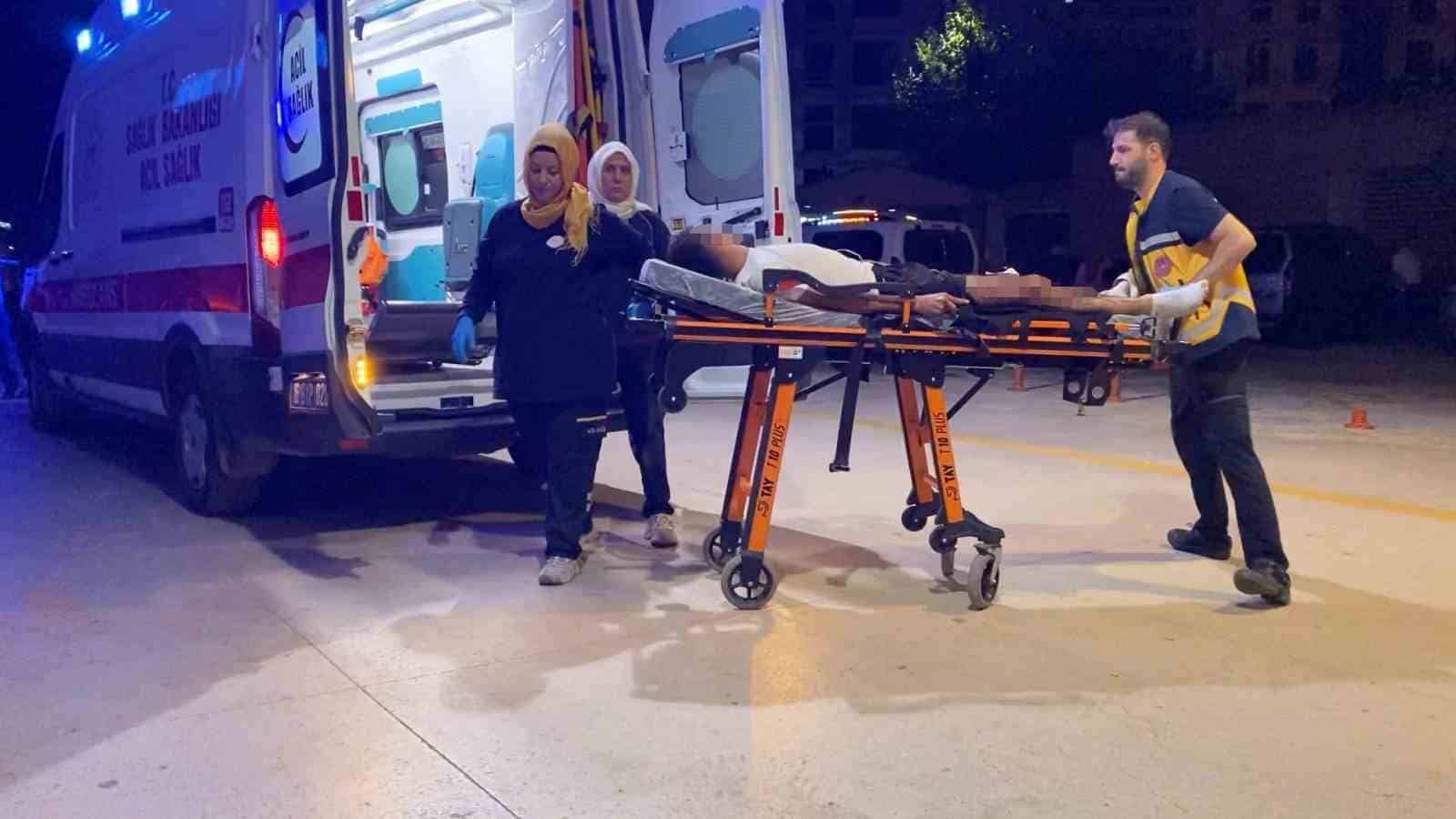 YARALI, AMBULANSLA İNEGÖL DEVLET HASTANESİ’NE KALDIRILARAK TEDAVİ ALTINA ALINDI.