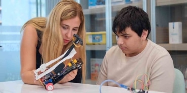 YILDIRIM BELEDİYESİ, DİJİTAL DÖNÜŞÜM VİZYONUNU GENÇLERE VE ÇOCUKLARA YÖNELİK ROBOTİK KODLAMA EĞİTİMİ İLE GÜÇLENDİRİYOR.