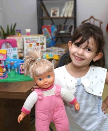 OSMANGAZİ BELEDİYESİ’NİN ÇOCUKLARIN HAYAL DÜNYASINI ZENGİNLEŞTİRMEK, PAYLAŞMA VE DAYANIŞMA DUYGULARINI GÜÇLENDİRMEK AMACIYLA DEMİRKAPI MAHALLESİ’NDE HAYATA GEÇİRECEĞİ OYUN EVİ VE OYUNCAK KÜTÜPHANESİ İLE MİNİK YÜREKLERİN BİRLİKTELİĞİ GÖNÜLLERE DOKUNACAK.