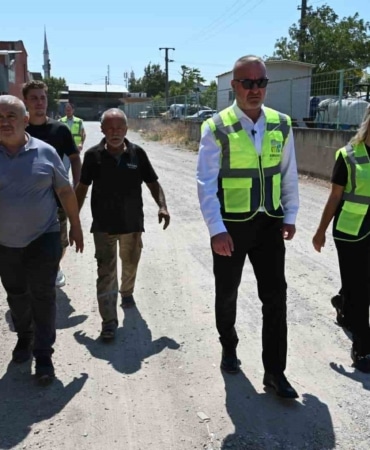 KARACABEY BELEDİYESİ FEN İŞLERİ MÜDÜRLÜĞÜ EKİPLERİ, İLÇE GENELİNDE ULAŞIM KONFORUNU ARTIRMAYA YÖNELİK ASFALT ÇALIŞMALARINI ARALIKSIZ SÜRDÜRÜYOR.