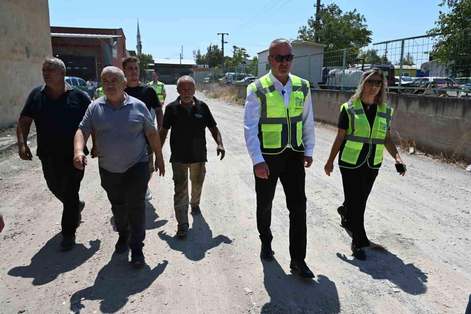 KARACABEY BELEDİYESİ FEN İŞLERİ MÜDÜRLÜĞÜ EKİPLERİ, İLÇE GENELİNDE ULAŞIM KONFORUNU ARTIRMAYA YÖNELİK ASFALT ÇALIŞMALARINI ARALIKSIZ SÜRDÜRÜYOR.