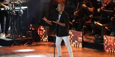 ULUSLARARASI BURSA FESTİVALİ'NİN SON GÜNÜNDE SAHNE ALAN ÜNLÜ SANATÇI ÖZCAN DENİZ BURSALILARA UNUTULMAZ BİRULUSLARARASI BURSA FESTİVALİ'NİN SON GÜNÜNDE SAHNE ALAN ÜNLÜ SANATÇI ÖZCAN DENİZ BURSALILARA UNUTULMAZ BİR FİNAL YAŞATTI.