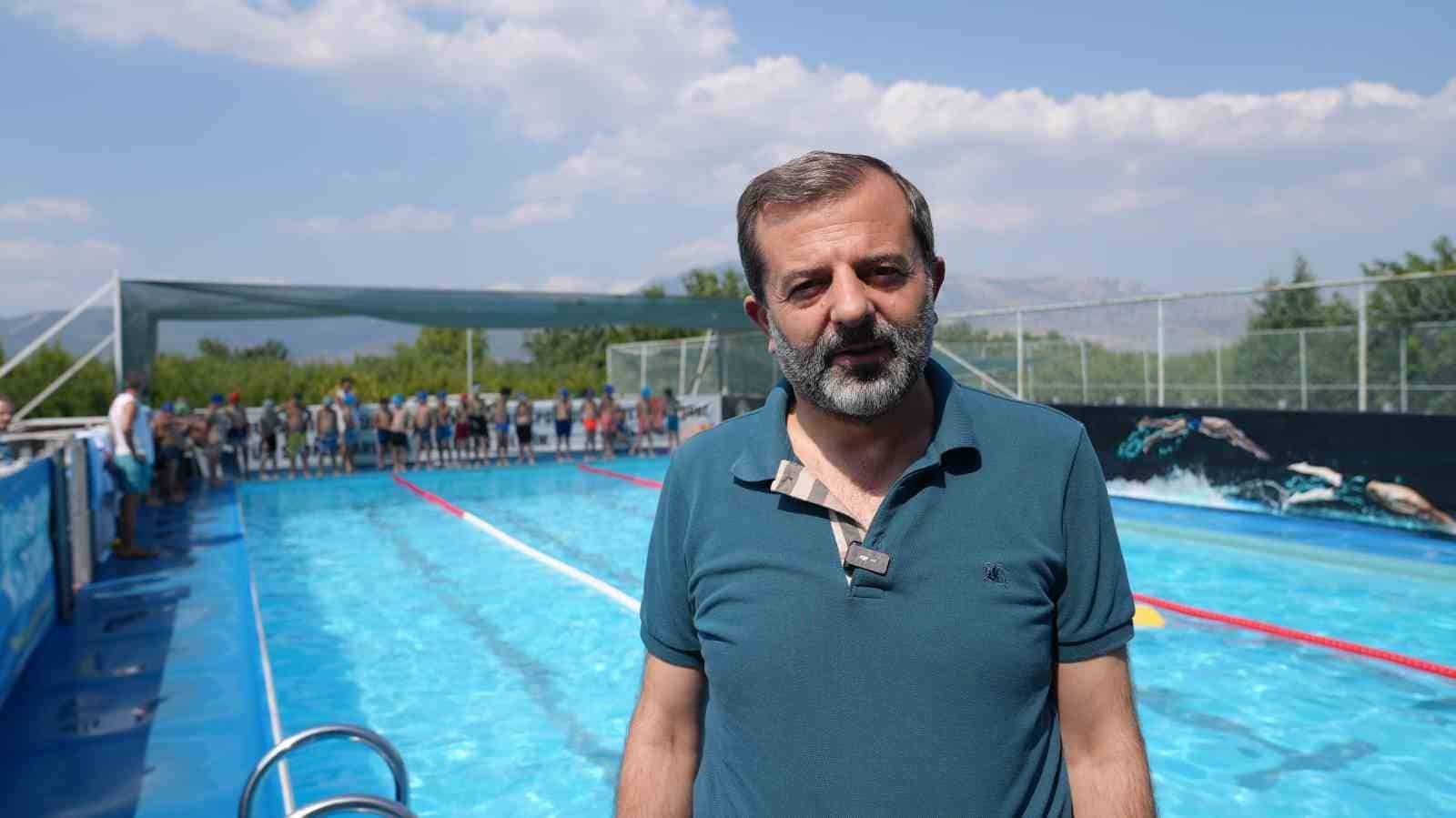 GÜRSU BELEDİYESİ İLÇEDE YÜZME BİLMEYEN ÇOCUK KALMAMASI AMACIYLA GENÇLİK VE SPOR BAKANLIĞI TARAFINDAN DESTEKLENEN YÜZME BİLMEYEN KALMASIN PROJESİNİ HAYATA GEÇİRDİ.