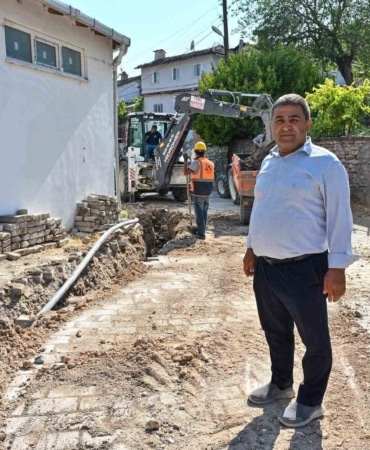 BURSA BÜYÜKŞEHİR BELEDİYESİ, KIRSAL MAHALLELERDE ALTYAPIYI GÜÇLENDİRME ÇALIŞMALARI KAPSAMINDA KELES İLÇESİNE BAĞLI KOCAKOVACIK MAHALLESİ’NDE İÇME SUYU HATLARINI YENİLİYOR.