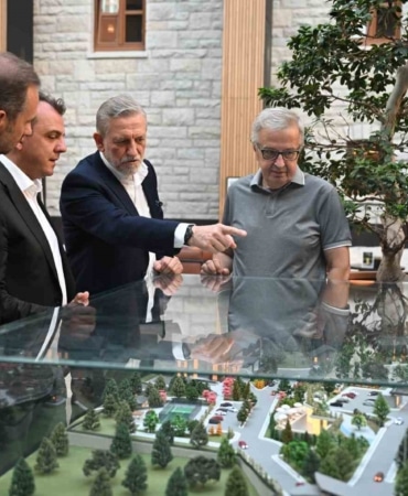 BURSA TİCARET VE SANAYİ ODASI (BTSO) YÖNETİM KURULU BAŞKANI İBRAHİM BURKAY, ULUDAĞ KİRAZLIYAYLA SANATORYUMU’NU KÜRESEL BİR VİZYONLA BURSA BUSİNESS SCHOOL’A DÖNÜŞTÜRDÜKLERİNİ SÖYLEDİ. BURKAY, AJANS TEMSİLCİLERİYLE İŞ OKULUNDA BİRARAYA GELDİ.