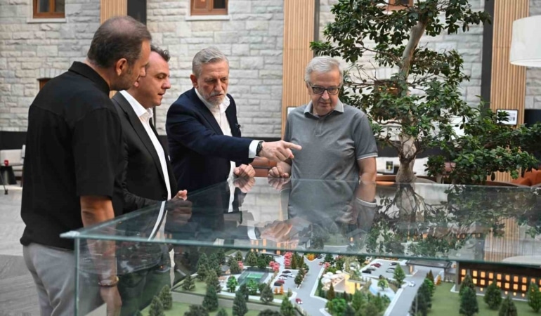 BURSA TİCARET VE SANAYİ ODASI (BTSO) YÖNETİM KURULU BAŞKANI İBRAHİM BURKAY, ULUDAĞ KİRAZLIYAYLA SANATORYUMU’NU KÜRESEL BİR VİZYONLA BURSA BUSİNESS SCHOOL’A DÖNÜŞTÜRDÜKLERİNİ SÖYLEDİ. BURKAY, AJANS TEMSİLCİLERİYLE İŞ OKULUNDA BİRARAYA GELDİ.