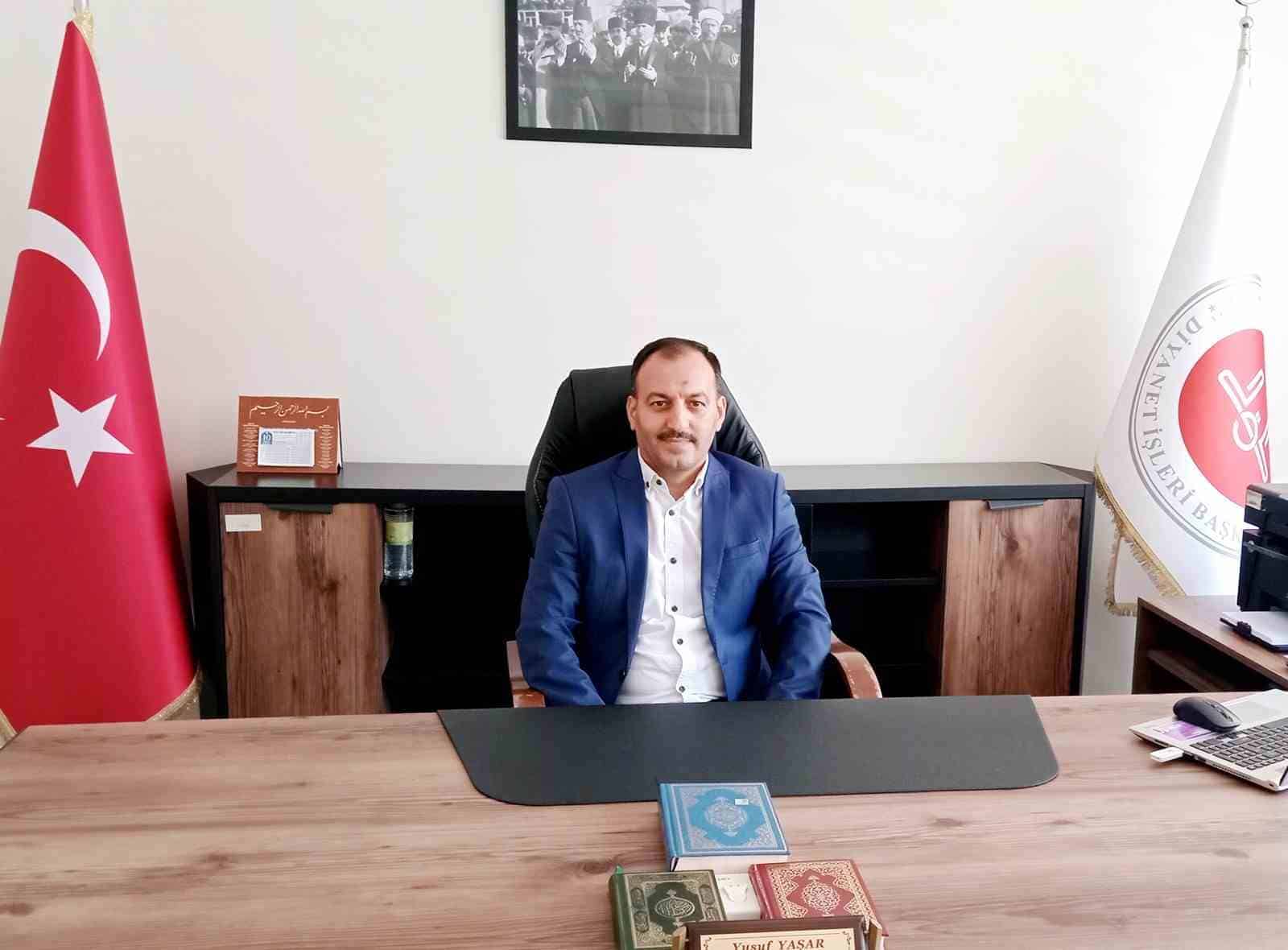 MUDANYA MÜFTÜSÜ DR. İBRAHİM ÖZLERİN ERZURUM İL MÜFTÜ YARDIMCILIĞINA ATANMASININ ARDINDAN MUDANYA MÜFTÜLÜĞÜNE YUSUF YAŞAR ATANDI. MÜFTÜ YAŞAR'IN ATANMASININ ARDINDAN GÖREVİNE BAŞLADI.