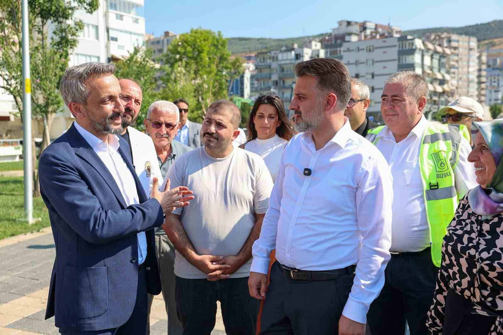 BURSA BÜYÜKŞEHİR BELEDİYESİ BAŞKAN VEKİLİ ŞAHİN BİBA, BUSKİ GENEL MÜDÜRLÜĞÜ EKİPLERİNCE GEMLİK İLÇESİNDEKİ KARSAK VE ÇARŞI DERELERİNDE YAPILAN TEMİZLİK ÇALIŞMALARINI YERİNDE DENETLEDİ. BİBA, DERELERİN TEMİZ AKMASI İÇİN KİRLETİCİ KAYNAKLARIN TESPİT EDİLEREK KURUTULACAĞINI VURGULADI.