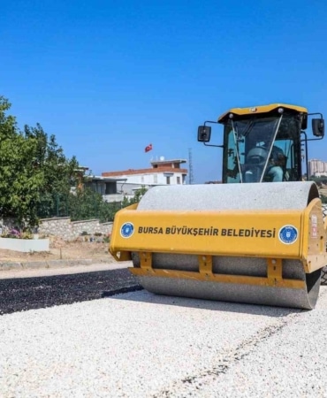 BURSA BÜYÜKŞEHİR BELEDİYESİ, VATANDAŞLARIN KABRİSTAN ZİYARETLERİNİ SORUNSUZ ŞEKİLDE GERÇEKLEŞTİRMESİ AMACIYLA HAMİTLER, HASKÖY VE ERDOĞANKÖY MEZARLIKLARINDAKİ YOLLARI YENİLİYOR.