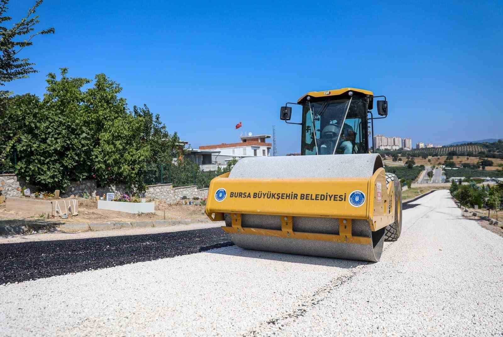 BURSA BÜYÜKŞEHİR BELEDİYESİ, VATANDAŞLARIN KABRİSTAN ZİYARETLERİNİ SORUNSUZ ŞEKİLDE GERÇEKLEŞTİRMESİ AMACIYLA HAMİTLER, HASKÖY VE ERDOĞANKÖY MEZARLIKLARINDAKİ YOLLARI YENİLİYOR.
