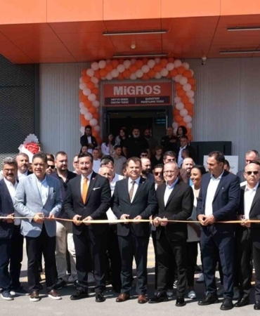 MİGROS, BURSA YENİŞEHİR'DE HAYATA GEÇİRDİĞİ MEYVE SEBZE, ŞARKÜTERİ, PAKETLEME VE DAĞITIM MERKEZİ'Nİ DÜZENLENEN TÖRENLE HİZMETE AÇTI.