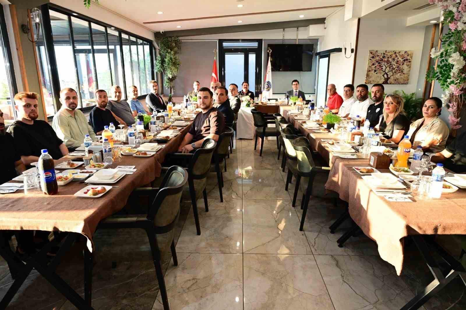BURSASPOR YÖNETİMİ VE TARAFTARI, BURSA EMNİYETİYLE GÜVENLİK TOPLANTISINDA BİR ARAYA GELDİ.