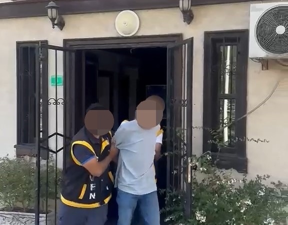 ŞÜPHELİLER, ÇIKARILDIKLARI MAHKEMECE TUTUKLANARAK CEZAEVİNE GÖNDERİLDİ.