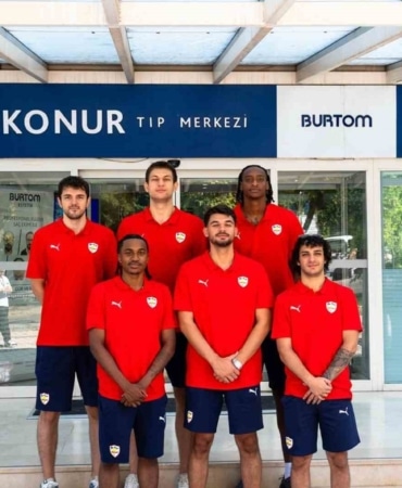 BURTOM SAĞLIK GRUBU, TÜRKİYE BASKETBOL 1. LİGİ TEMSİLCİSİ FİNAL SPOR’UN SAĞLIK SPONSORLUĞUNU YENİ SEZONDA DA SÜRDÜRECEK. FAALİYET KONULARINDA GERÇEKLEŞTİRDİĞİ ÖNCÜ ÇALIŞMALARIN YANI SIRA SOSYAL SORUMLULUK ANLAYIŞI GEREĞİ SPORA VE GENÇLİĞE YÖNELİK DESTEKLER VEREN BURTOM SAĞLIK GRUBU, TÜRKİYE BASKETBOL 1. LİGİ TAKIMLARINDAN FİNAL SPOR BASKETBOL TAKIMI’NIN BU YIL DA SAĞLIK SPONSORU OLDU.