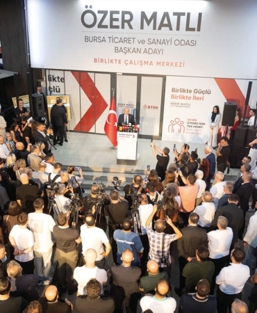 BİRLİKTE ÇALIŞMA MERKEZİ’NİN YOĞUN KATILIMLI AÇILIŞINDA BURSA İŞ DÜNYASINA SESLENEN BTSO BAŞKAN ADAYI ÖZER MATLI; 60 BİN ÜYEYİ MERKEZE ALAN, ADALET, ŞEFFAFLIK VE BİRLİKTE YÖNETİM ÜZERİNE KURULU YENİ DÖNEM VİZYONUNU AÇIKLADI.