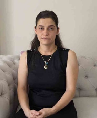 BALIKESİR’İN ERDEK İLÇESİNDE HAYATINI KAYBEDEN ELİF KUMAL’IN ÖLÜMÜYLE İLGİLİ SORUŞTURMADA VERİLEN KOVUŞTURMAYA YER OLMADIĞINA DAİR KARARA AİLESİ TARAFINDAN YAPILAN İTİRAZDA DİKKAT ÇEKEN YENİ AYRINTILAR GÜNDEME GELDİ.