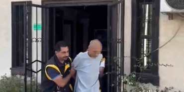 BURSA'DA 20 YIL 8 AY 9 GÜN KESİNLEŞMİŞ HAPİS CEZASIYLA ARANAN 28 YAŞINDAKİ A.T., POLİSTEN KURTULMAK İÇİN SAÇLARINI KAZITTI.