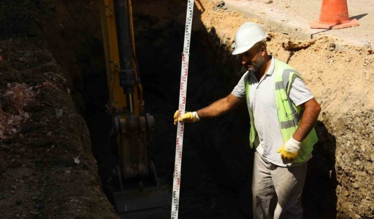BURSA BÜYÜKŞEHİR BELEDİYESİ, İL GENELİNDE SÜRDÜRDÜĞÜ ALTYAPI AĞINI GÜÇLENDİRME ÇALIŞMALARI ÇERÇEVESİNDE YILDIRIM İLÇESİNE BAĞLI YAVUZSELİM MAHALLESİ’NDE DE YATIRIMLARINA DEVAM EDİYOR.