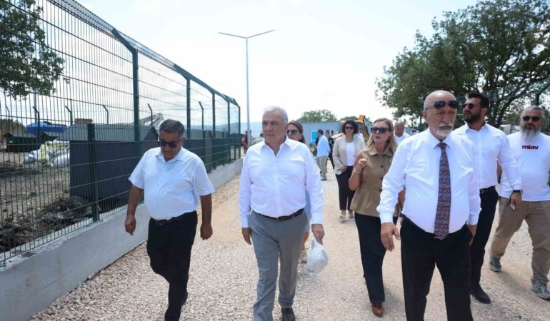 NİLÜFER BELEDİYE BAŞKANI ŞADİ ÖZDEMİR, UMUT AĞACI SAHİPSİZ HAYVANLAR DOĞAL YAŞAM VE SAHİPLENDİRME MERKEZİNİ YERİNDE ZİYARET ETTİ.