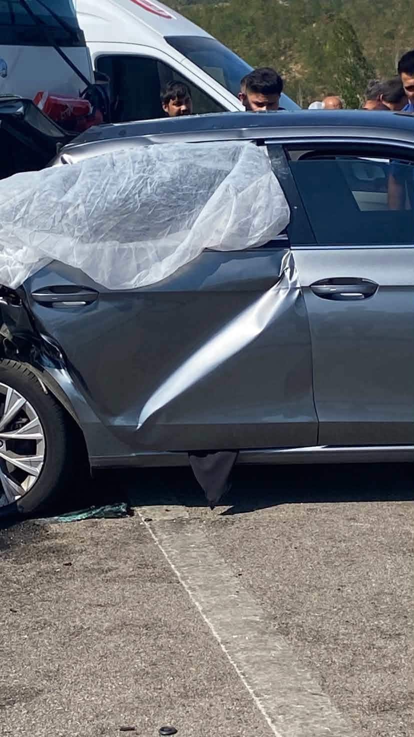 BURSA'DA OTOBANDA KAMYONETİN ARKADAN ÇARPTIĞI OTOMOBİLDE BULUNAN YAŞLI KADIN HAYATINI KAYBETTİ. KAZA SONRASI OTOBANDA KİLOMETRELERCE KUYRUK OLUŞTU.