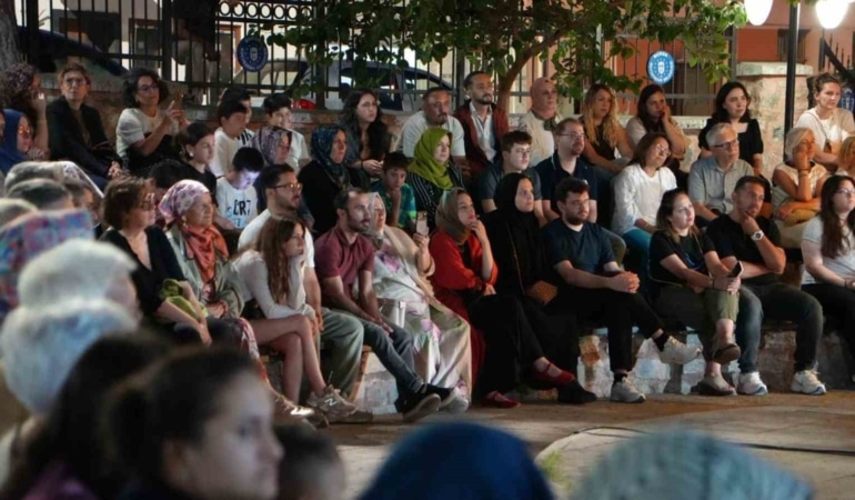 BURSA BÜYÜKŞEHİR BELEDİYESİ TARAFINDAN, BURSA’NIN FETHİNİN 700. YILI KAPSAMINDA DÜZENLENEN ‘BURSA’DA İKİNCİ ZAMAN’ HİKÂYE ANLATIM ETKİNLİĞİ, MUDANYA HASAN BEY KÜTÜPHANESİ’NDE GERÇEKLEŞTİRİLDİ.
