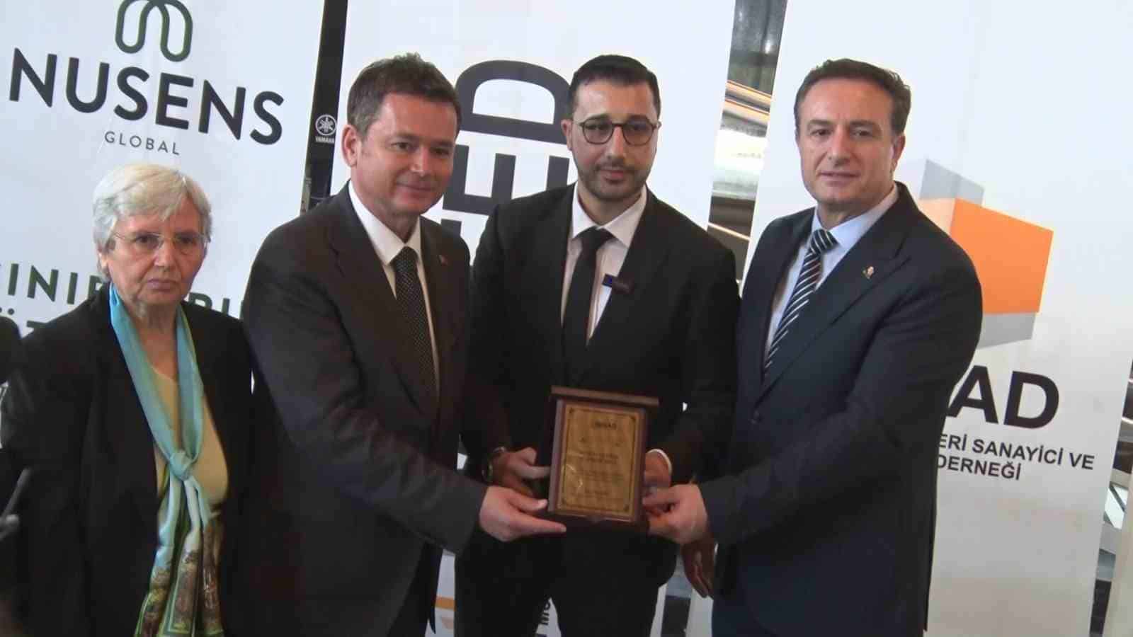 17 AĞUSTOS MARMARA DEPREMİ’NİN 27’NCİ YIL DÖNÜMÜNDE BURSA’DA DEPREM HAZIRLIĞI VE KENTSEL DÖNÜŞÜM KONUSU MASAYA YATIRILDI. OSMANGAZİ BELEDİYESİ ÖNCÜLÜĞÜNDE GERÇEKLEŞTİRİLEN TOPLANTIDA, KENTTEKİ RİSKLİ YAPILARIN YENİLENMESİ VE DÖNÜŞÜM ÇALIŞMALARININ HIZLANDIRILMASI İÇİN KAMU, VATANDAŞ, SEKTÖR TEMSİLCİLERİ VE İLGİLİ KURULUŞLARIN BİRLİKTE HAREKET ETMESİ GEREKTİĞİ VURGULANDI.