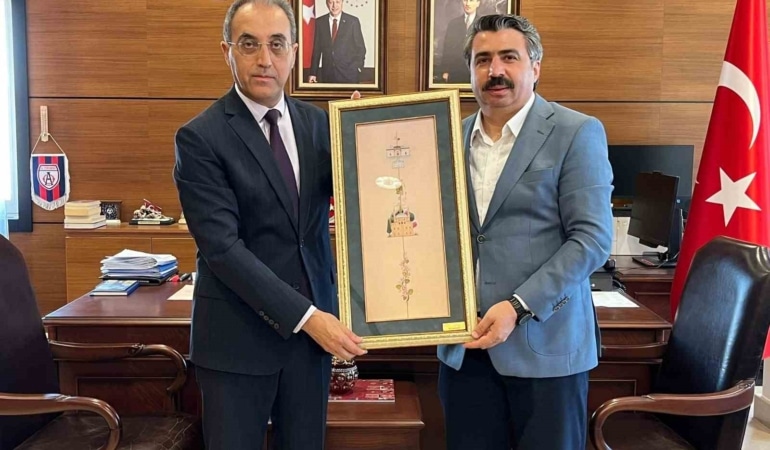 YILDIRIM BELEDİYE BAŞKANI OKTAY YILMAZ; GÖNÜL COĞRAFYASIYLA KÜLTÜREL VE KARDEŞLİK BAĞLARININ GÜÇLENDİRİLMESİNE YÖNELİK ÇALIŞMALARINI SÜRDÜRÜYOR.