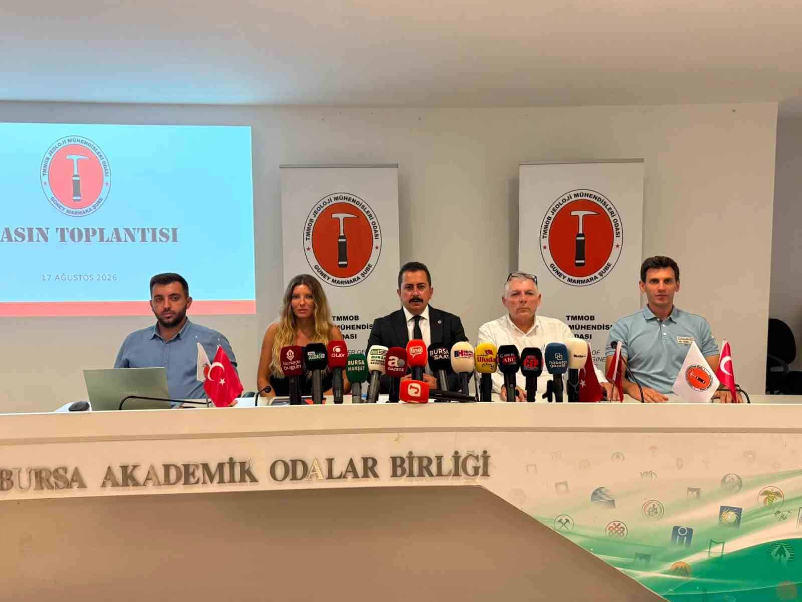 TMMOB JEOLOJİ MÜHENDİSLERİ ODASI, 17 AĞUSTOS 1999 MARMARA DEPREMİ’NİN 27’NCİ YIL DÖNÜMÜNDE YAPTIĞI AÇIKLAMADA, DEPREM RİSKİNE KARŞI ÖNLEYİCİ ÇALIŞMALARIN ÖNEMİNE DİKKAT ÇEKEREK,
