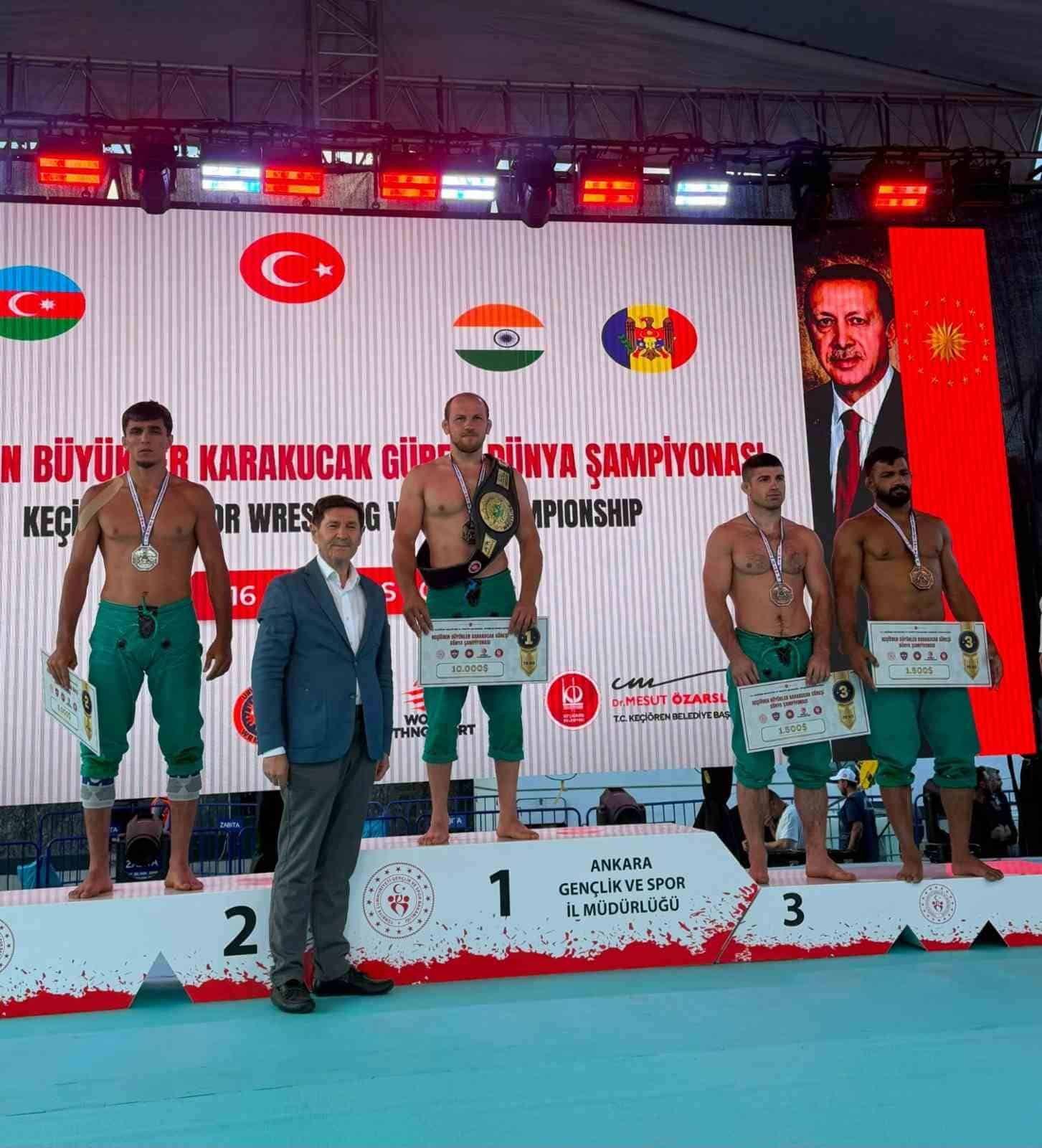 BURSA BÜYÜKŞEHİR BELEDİYESPOR GÜREŞÇİSİ FAZLI ERYILMAZ, ANKARA’DA GERÇEKLEŞTİRİLEN KEÇİÖREN BÜYÜKLER KARAKUCAK GÜREŞİ DÜNYA ŞAMPİYONASI’NDA DÜNYA ŞAMPİYONU OLDU.