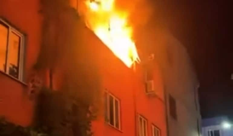 BURSA'DA EŞİNİN EVİ TERK ETMESİ SEBEBİYLE ALKOL ALAN GENÇ ADAMIN KOLTUKTA UNUTTUĞU SİGARA YANGINA SEBEP OLDU.