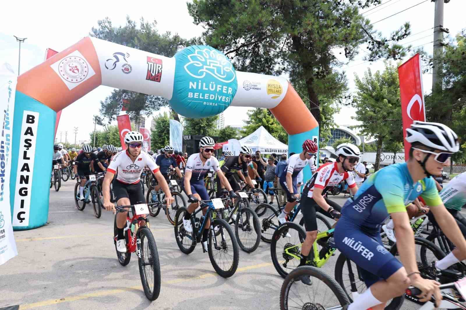 NİLÜFER’DE DÜZENLENEN DAĞ BİSİKLETİ MARATONU TÜRKİYE ŞAMPİYONASI’NDA 79 SPORCU, DOĞAL VE KÜLTÜREL GÜZELLİKLERİYLE DOLU MYSİA YOLLARI’NDA KIYASIYA MÜCADELE EDEREK, YARIŞI TAMAMLADI.