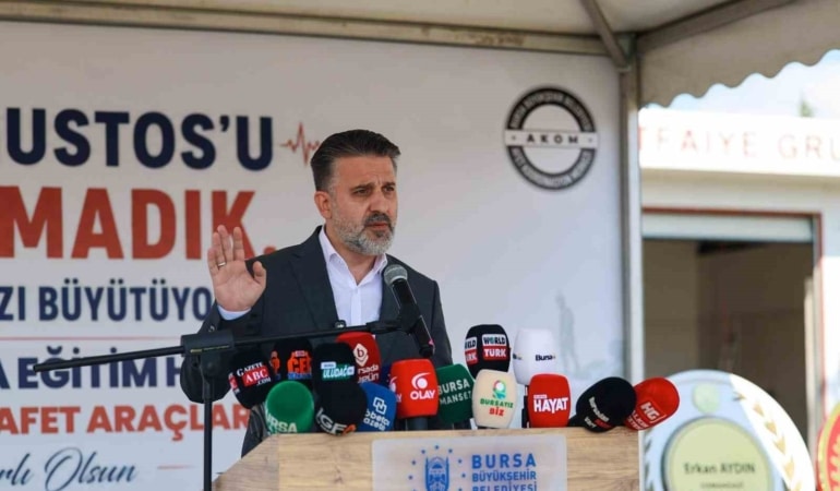 BURSA BÜYÜKŞEHİR BELEDİYESİ BAŞKAN VEKİLİ ŞAHİN BİBA, OLASI AFETLERE MÜDAHALE VE HAZIRLIK SÜREÇLERİNİ GÜÇLENDİRMEK AMACIYLA YAPILAN YATIRIMLARIN DEVREYE ALINDIĞI TÖRENDE KONUŞTU: "BİZE DÜŞEN KORKUYU BÜYÜTMEK DEĞİL, HAZIRLIĞI ARTIRMAKTIR. REHAVETE KAPILMAK DEĞİL, TEDBİR ALMAKTIR."