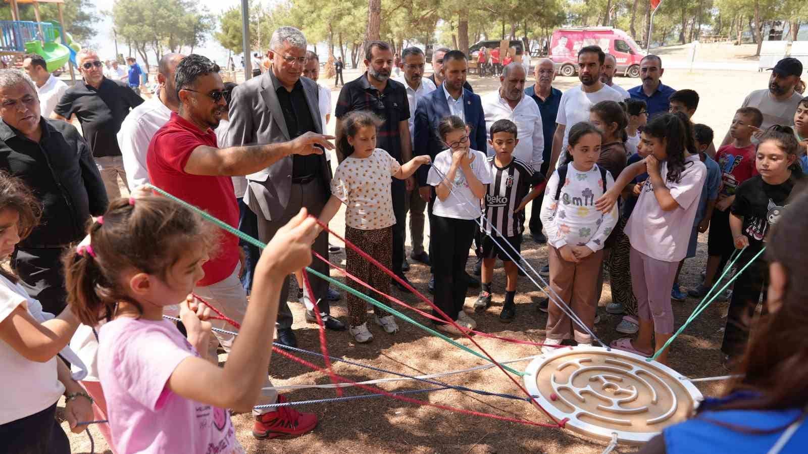 ÇEŞİTLİ OYUNLAR VE YARIŞMALARLA EĞLENCELİ ANLAR YAŞAYAN ÇOCUKLAR