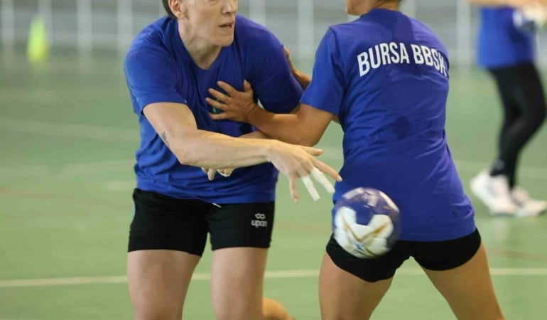 BURSA BÜYÜKŞEHİR BELEDİYESPOR KADIN HENTBOL TAKIMI, KADINLAR HENTBOL SÜPER LİGİ YENİ SEZONUNDA DA ŞAMPİYONLUK İÇİN KADRO YAPILANMASINI TAMAMLADI.