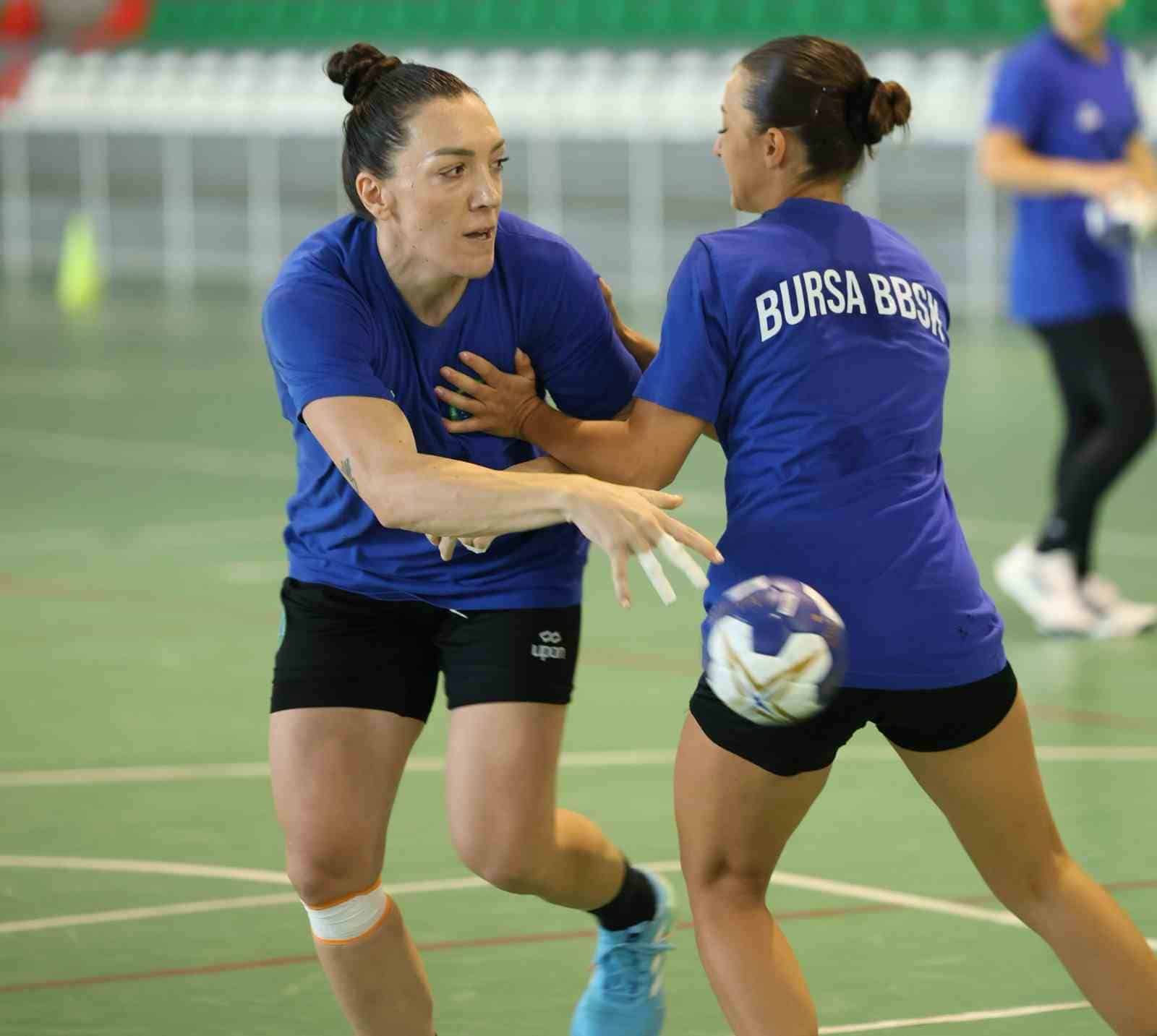 BURSA BÜYÜKŞEHİR BELEDİYESPOR KADIN HENTBOL TAKIMI, KADINLAR HENTBOL SÜPER LİGİ YENİ SEZONUNDA DA ŞAMPİYONLUK İÇİN KADRO YAPILANMASINI TAMAMLADI.