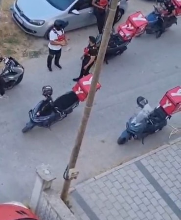 KORSAN SİPARİŞ KURYELERİ KAPIYA DİZDİ KURYELER İSYAN ETTİ