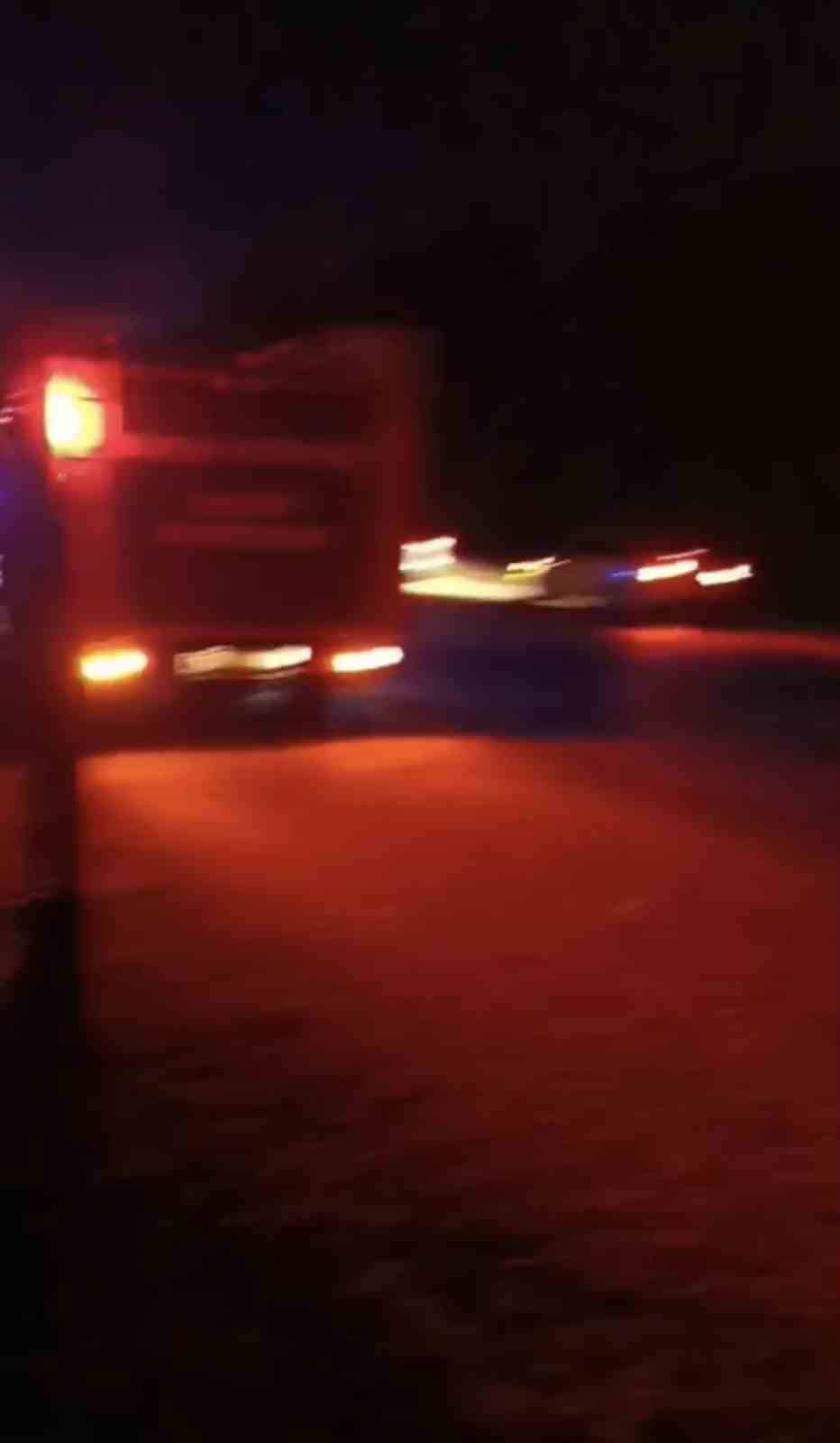 BURSA'NIN ORHANELİ İLÇESİNDE SÜRÜCÜSÜNÜN KONTROLÜNDEN ÇIKAN OTOMOBİL ŞARAMPOLE UÇTU. YAŞANAN KAZADA SÜRÜCÜ OLAY YERİNDE HAYATINI KAYBETTİ.