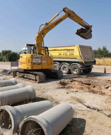 BURSA BÜYÜKŞEHİR BELEDİYESİ, 17 İLÇEDE SÜRDÜRDÜĞÜ ALTYAPI AĞINI GÜÇLENDİRME ÇALIŞMALARI KAPSAMINDA NİLÜFER’E BAĞLI 6 MAHALLEDE TOPLAM 7.600 METRE UZUNLUĞUNDA YAĞMUR SUYU VE KANALİZASYON HATTI İMALATINDA SONA YAKLAŞTI.
