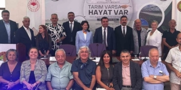 TARLA ÜRETİM ALANLARI, HAYVANCILIK TESİSLERİ, MEKANİZASYON ALTYAPISI VE İŞLETMENİN ÜRETİM SÜREÇLERİ UZMANLAR EŞLİĞİNDE TANITILDI.