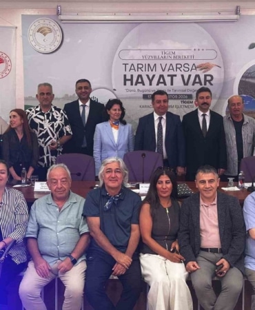 TARLA ÜRETİM ALANLARI, HAYVANCILIK TESİSLERİ, MEKANİZASYON ALTYAPISI VE İŞLETMENİN ÜRETİM SÜREÇLERİ UZMANLAR EŞLİĞİNDE TANITILDI.