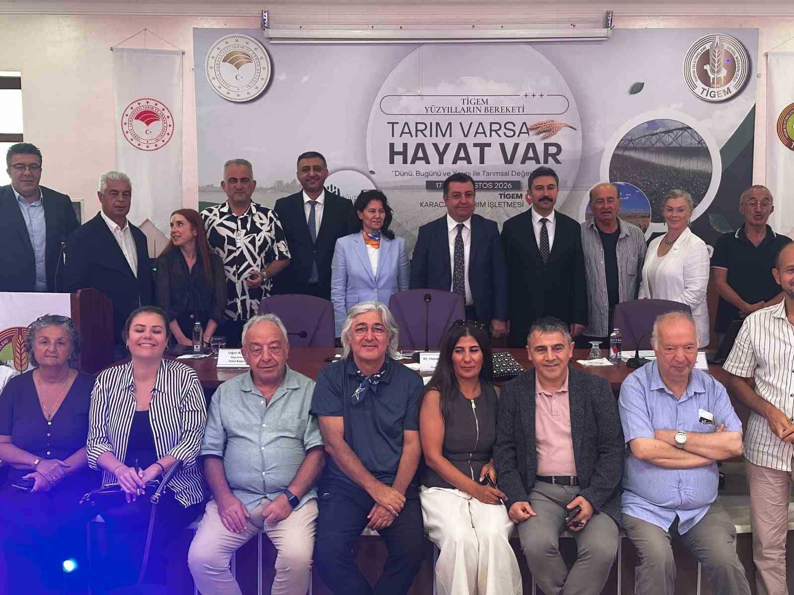 TARLA ÜRETİM ALANLARI, HAYVANCILIK TESİSLERİ, MEKANİZASYON ALTYAPISI VE İŞLETMENİN ÜRETİM SÜREÇLERİ UZMANLAR EŞLİĞİNDE TANITILDI.