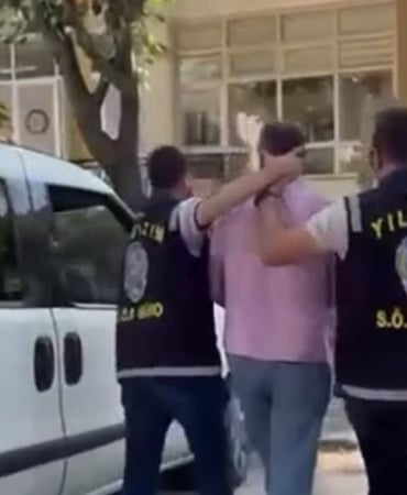 BURSA'NIN YILDIRIM İLÇESİNDE POLİS EKİPLERİNİN ARANAN ŞAHISLARA YÖNELİK GERÇEKLEŞTİRDİĞİ ÇALIŞMALARDA, HAKLARINDA KESİNLEŞMİŞ HAPİS CEZASI BULUNAN 9 KİŞİ YAKALANDI.