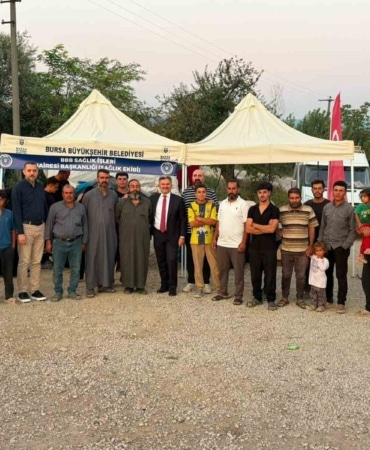 BURSA BÜYÜKŞEHİR BELEDİYESİ, MEVSİMLİK TARIM İŞÇİLERİ VE AİLELERİNİN İHTİYAÇLARININ YERİNDE TESPİT EDİLMESİ, ÇOCUKLARIN SOSYAL VE KÜLTÜREL ETKİNLİKLERLE BULUŞTURULMASI VE AİLELERLE DAYANIŞMANIN GÜÇLENDİRİLMESİ AMACIYLA PLANLADIĞI PROGRAMLARI İNEGÖL’ÜN ÇİTLİ MAHALLESİ’NDE BAŞLATTI.