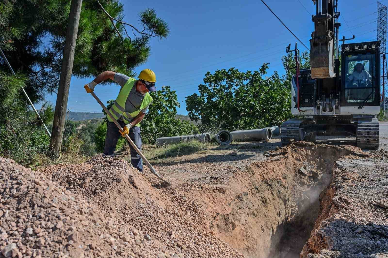 BURSA BÜYÜKŞEHİR BELEDİYESİ, İL GENELİNDE SÜRDÜRDÜĞÜ ALTYAPI AĞINI GÜÇLENDİRME ÇALIŞMALARI KAPSAMINDA OSMANGAZİ İLÇESİNDEKİ YENİ YERLEŞİM BÖLGELERİNDE KANALİZASYON İMALATINA BAŞLADI.