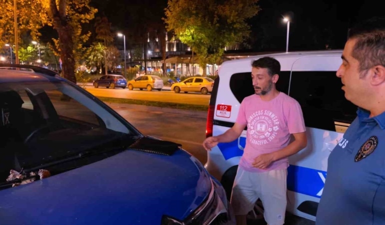 BURSA’NIN İNEGÖL İLÇESİNDE DUYARLI VATANDAŞ YASİN AKDUMAN, ARAÇ KAPUTUNUN ÜZERİNDE BULDUĞU VE İÇERİSİNDE YAKLAŞIK 30 BİN TL BULUNAN ÇANTAYI SAHİBİNE ULAŞTIRILMASI İÇİN POLİSE TESLİM ETTİ.