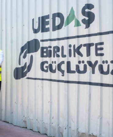 GÜNEY MARMARA’DA 5 MİLYONUN ÜZERİNDE NÜFUSA ELEKTRİK DAĞITIM HİZMETİ VEREN UEDAŞ, İKLİM DEĞİŞİKLİĞİNİN ŞEBEKE ÜZERİNDEKİ ETKİLERİNİ ÖNGÖRMEK İÇİN YAPAY ZEKA DESTEKLİ ANALİZLERDEN YARARLANIYOR.