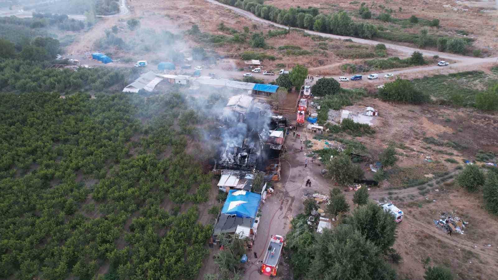 BURSA'DA BİR ÇİFTLİKTE ÇIKAN YANGIN, İTFAİYE EKİPLERİNİN YAKLAŞIK 1 SAAT SÜREN MÜDAHALESİYLE SÖNDÜRÜLDÜ