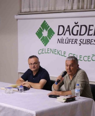 DAĞDER NİLÜFER ŞUBESİ TARAFINDAN DÜZENLENEN "DAĞ YÖRESİ TARİH KÜLTÜRÜ VE TARİH BİLİNCİ" ETKİNLİĞİNE PANELİST OLARAK KATILAN DÜZCE ÜNİVERSİTESİ ÖĞRETİM ÜYESİ PROF. DR. CELİL BOZKURT, BÖLGENİN YÜZLERCE TÜMÜLÜS, ANTİK YERLEŞİM VE TARİHÎ KALINTIYLA BÜYÜK BİR KÜLTÜR HAZİNESİNE SAHİP OLDUĞUNU SÖYLEDİ. BOZKURT, "BİZİM TARİH UYDURMAMIZA GEREK YOK. YALNIZCA VAR OLAN DEĞERLERİ AYAĞA KALDIRSAK DAĞ YÖRESİ'NİN KADERİ DEĞİŞİR" DEDİ.